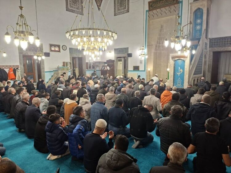 Bozüyük’te Kadir Gecesi Camilerde Yoğun Katılımla İhya Edildi 11896