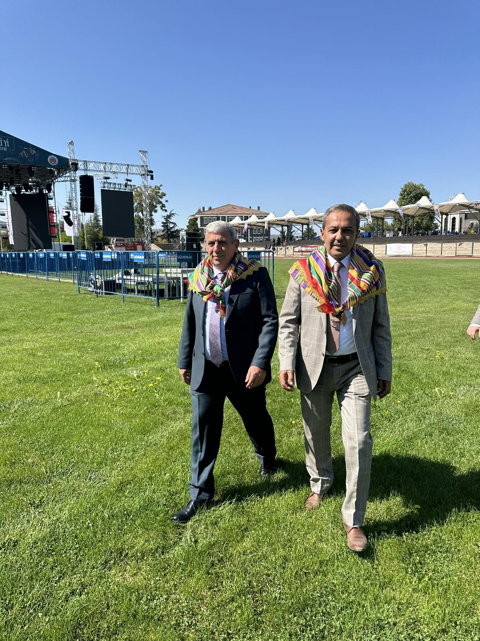 Çılgın Başkana Iki Ilçeden Destek Geldi 12185