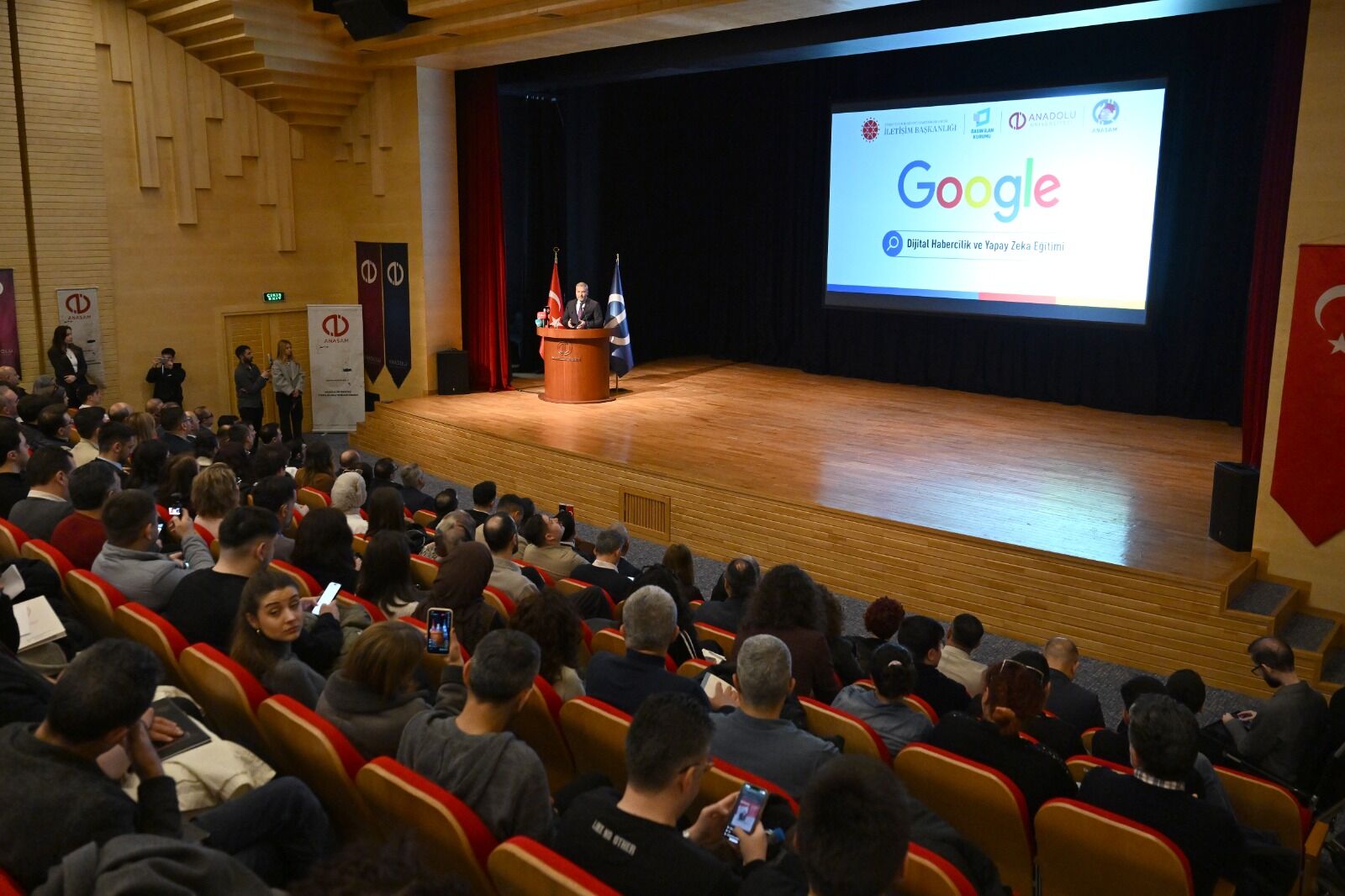 Dijital Habercilik Ve Yapay Zekâ Eğitimi 12210