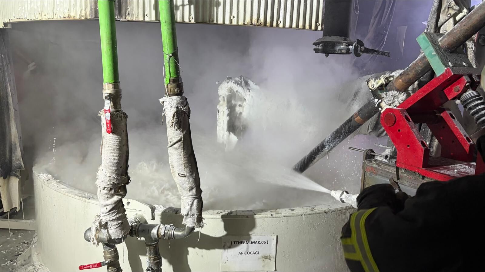 Fabrikada Patlama 1 Işçi Ağır Yaralı 11450