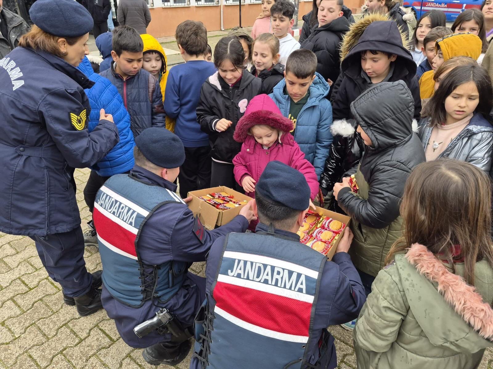 Hem Öğrettiler Hem Gülümsettiler 11260