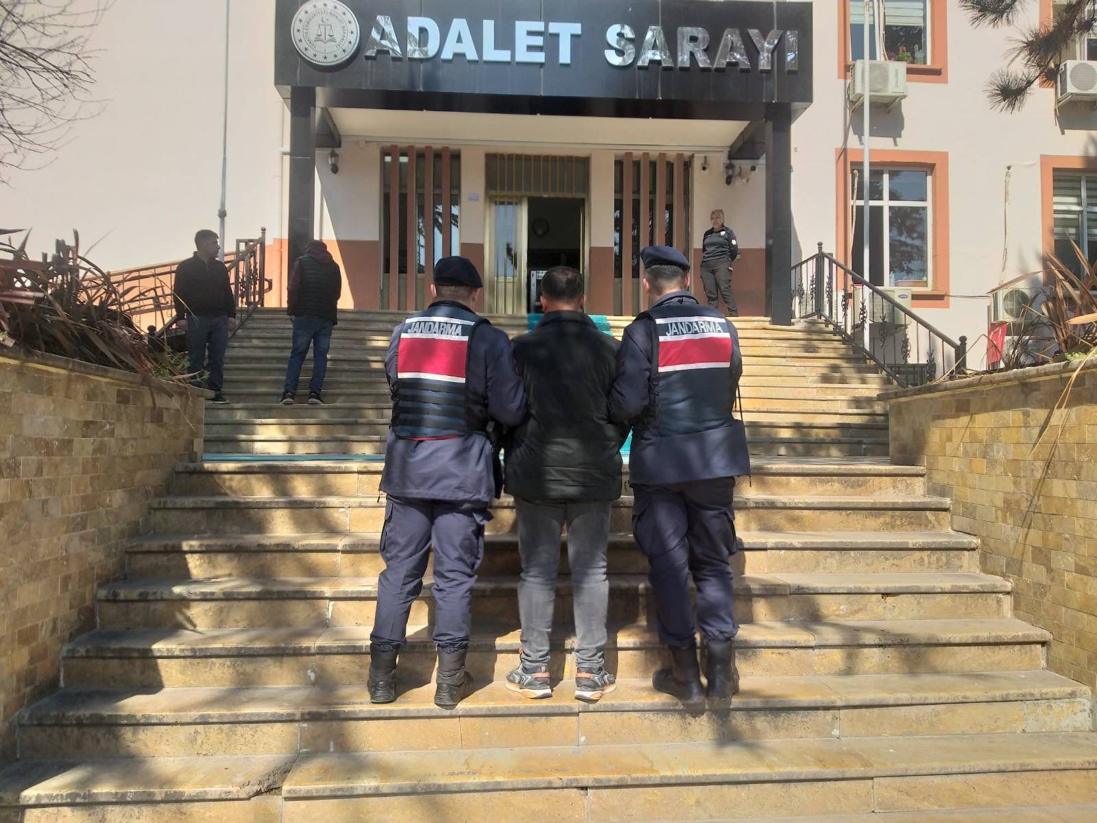 Hırsızlık Zanlısı Jandarmadan Kaçamadı 11867