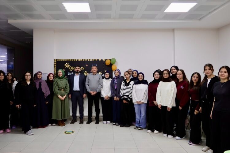 İl Müdürü Şimşek, Kız İmam Hatip Lisesi Öğrencileriyle Iftarda Buluştu 11395