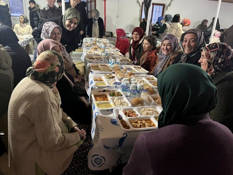 Kavak Köyü Muratlar Bağlısında İftar Buluşması 11225