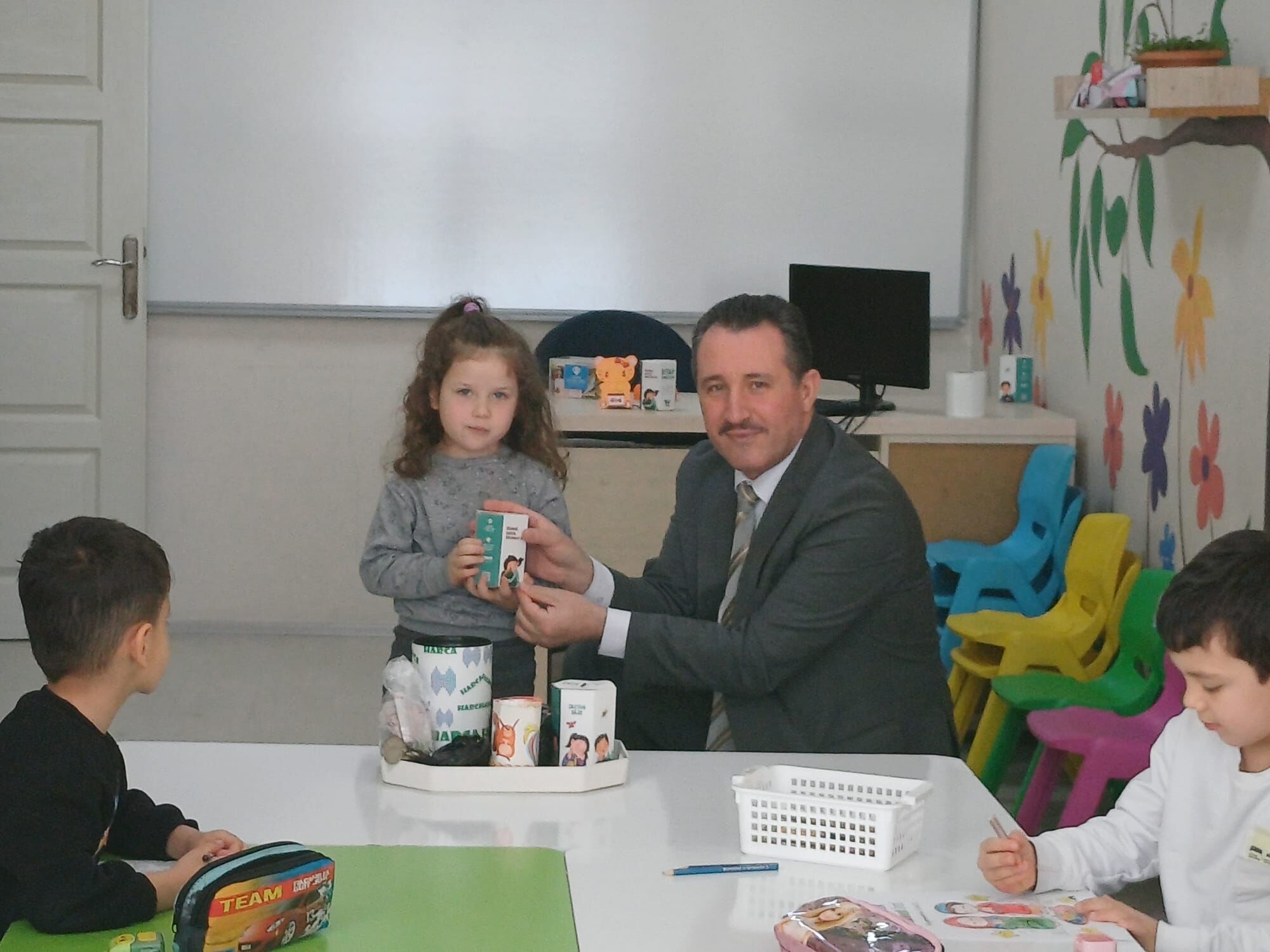 Minik Yüreklerden Büyük Yardım 11571