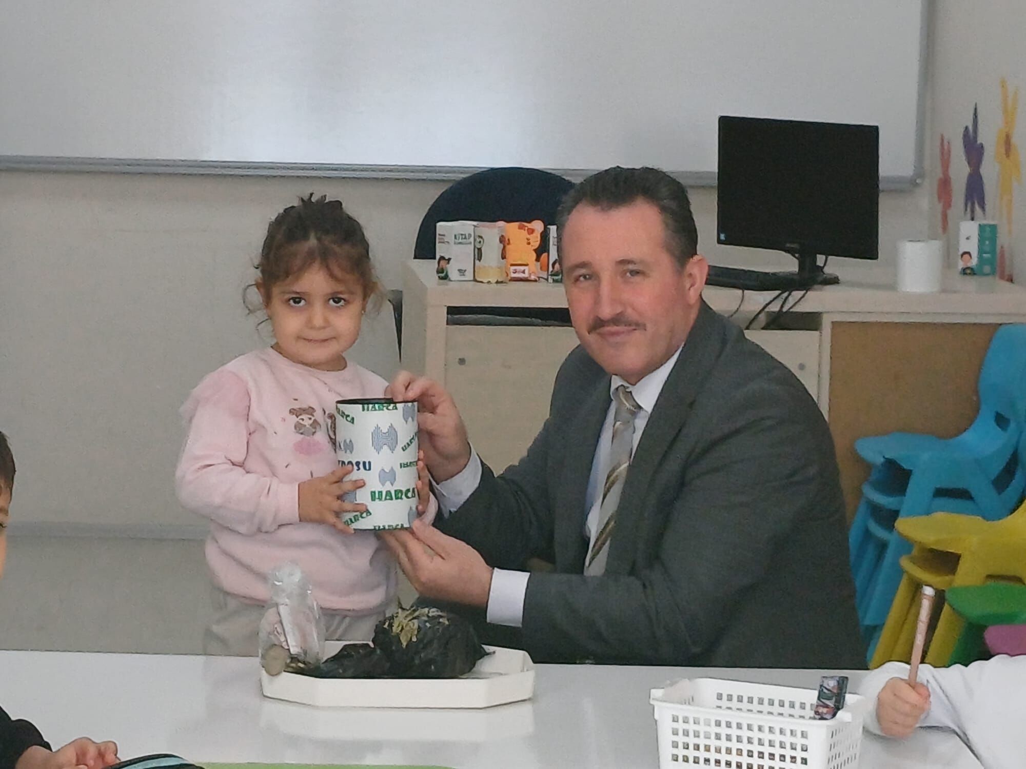 Minik Yüreklerden Büyük Yardım 11573