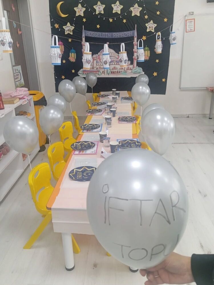 Miniklerden Anlamlı İftar Programı 11242