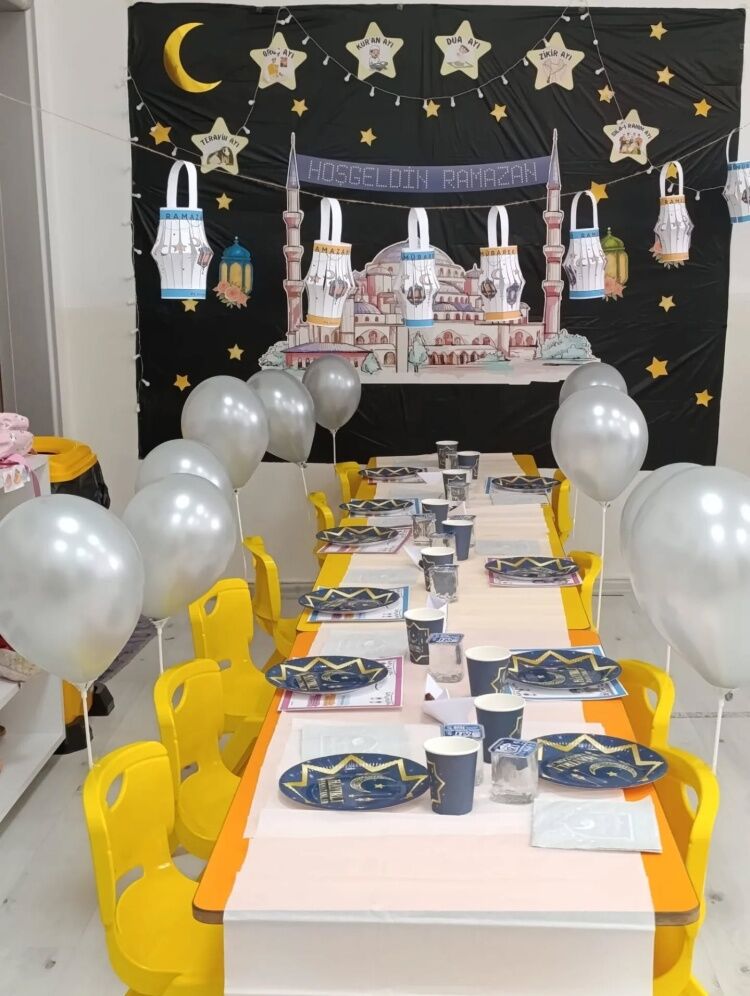 Miniklerden Anlamlı İftar Programı 11243