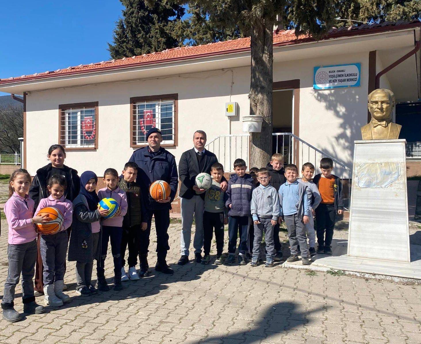 Öğrenciler İstedi Jandarma Getirdi 11259