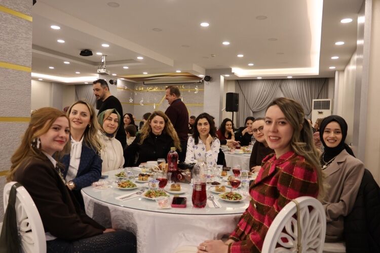 Öğretmenler Ramazan İftarında Bir Araya Geldi 11555