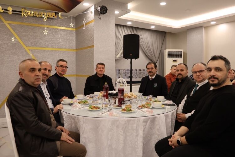 Öğretmenler Ramazan İftarında Bir Araya Geldi 11556