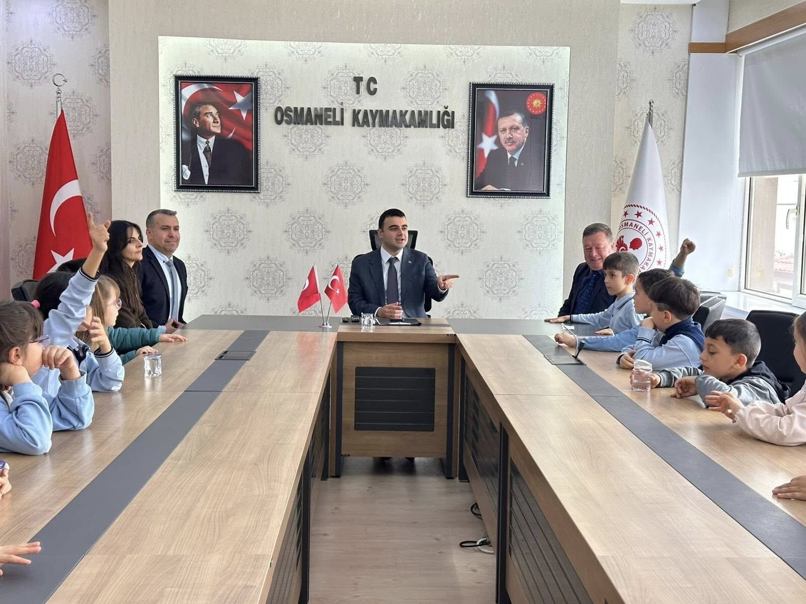 Osmaneli’nde Minik Öğrencilerden Kaymakamlığa Ziyaret 12086