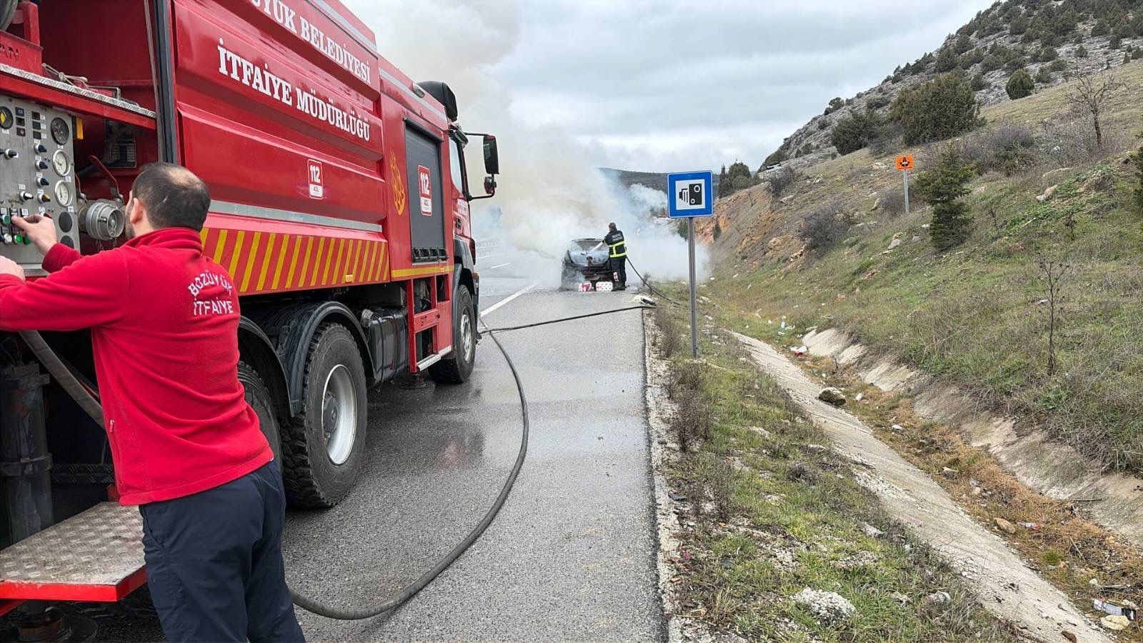 Otomobil Ağaca Çarptı Sürücü Yaralandı 12034