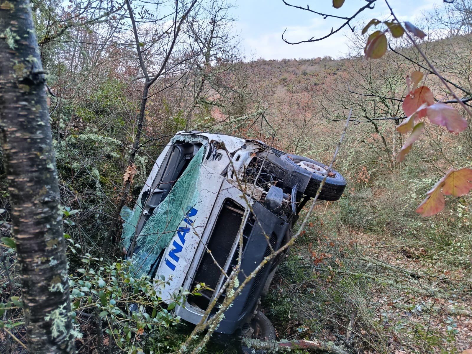 Servis Aracı Uçuruma Devrildi 1 Yaralı 11532