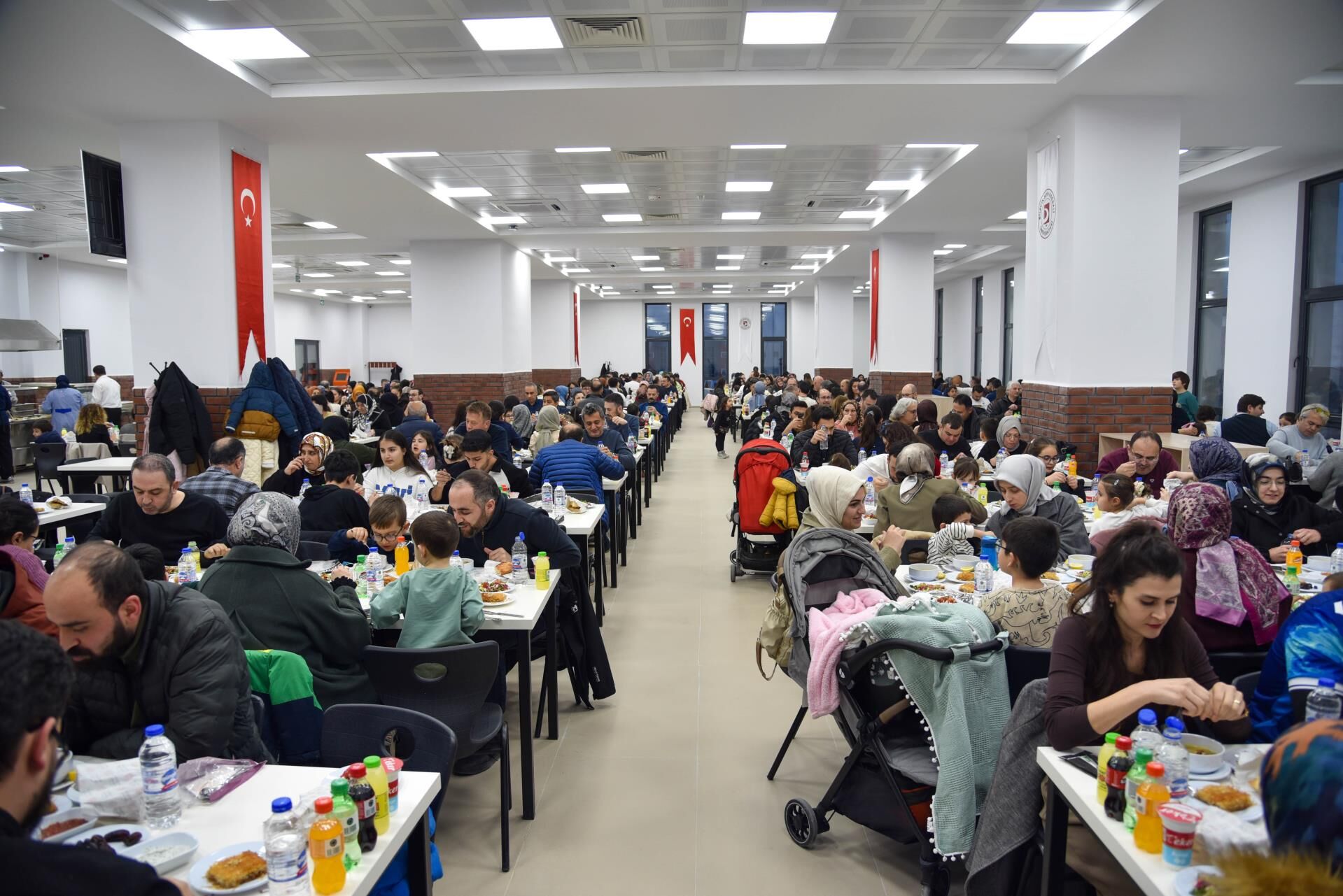 Şeyh Edebali Üniversitesi Personeli İftar Sofrasında Buluştu 11419