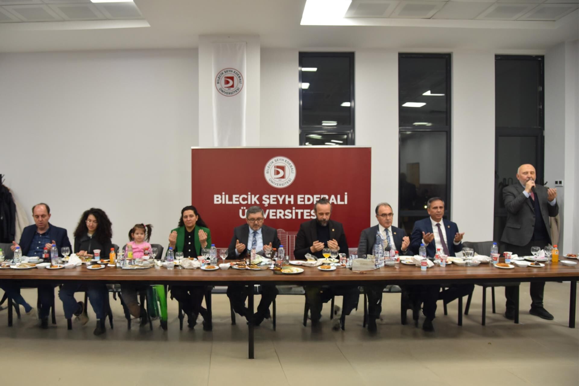 Şeyh Edebali Üniversitesi Personeli İftar Sofrasında Buluştu 11420