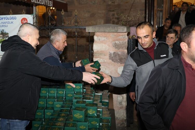 Söğüt’te Kadir Gecesi’nde Kandil Simidi İkramı 11895