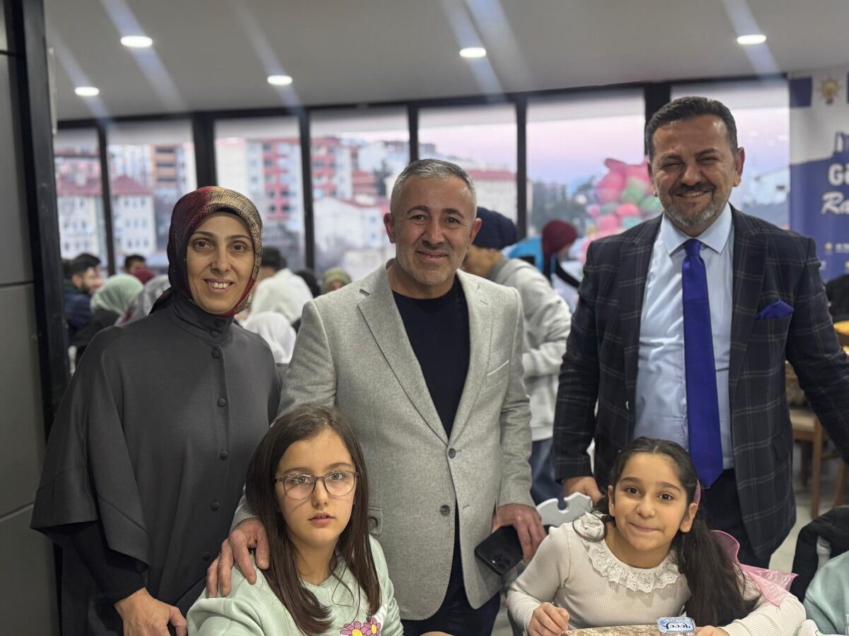 Tebessümleri Sofrayı Aydınlattı 11376