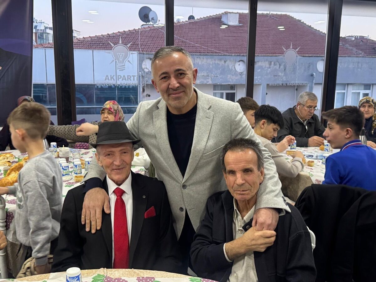 Tebessümleri Sofrayı Aydınlattı 11381