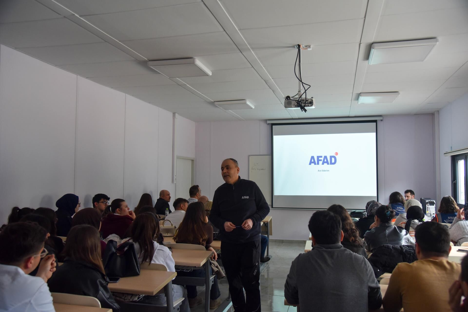 Üniversitede Yangın Eğitimi Ve Tatbikatı 12203