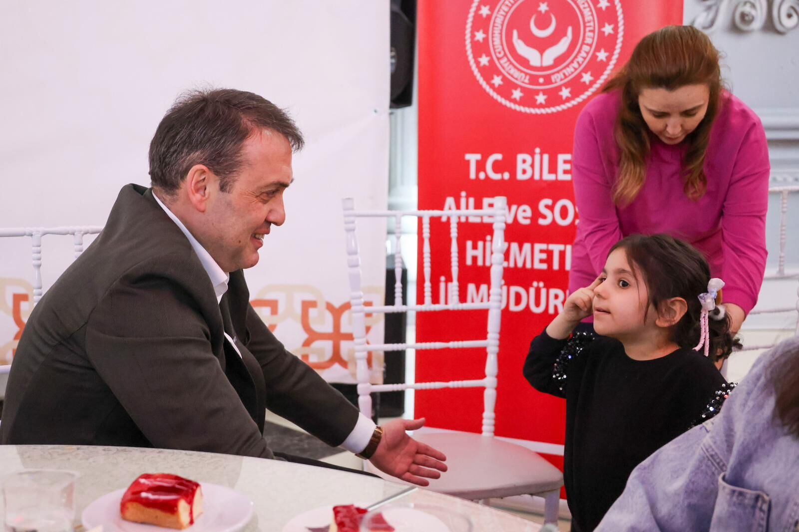 Vali Sözer “Devletimiz Her Zaman Çocukların Yanında” 11463