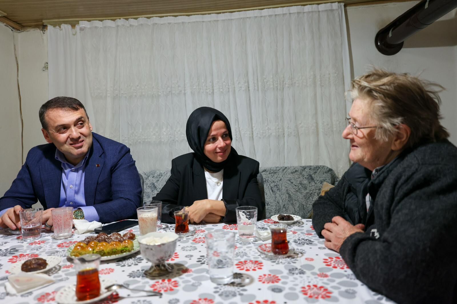 Vali Sözer, Gönüllere Dokundu 11938