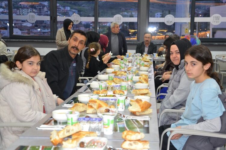 Vezirhan Belediyesinde Personelle İftar Buluşması 11567