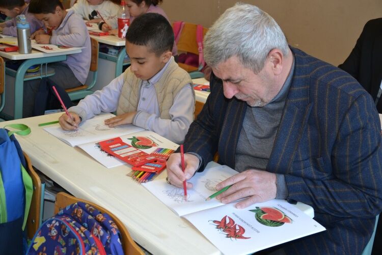 Vezirhan’da Öğrencilere Bilecik’i Tanıtan Boyama Kitapları Dağıtıldı 11632