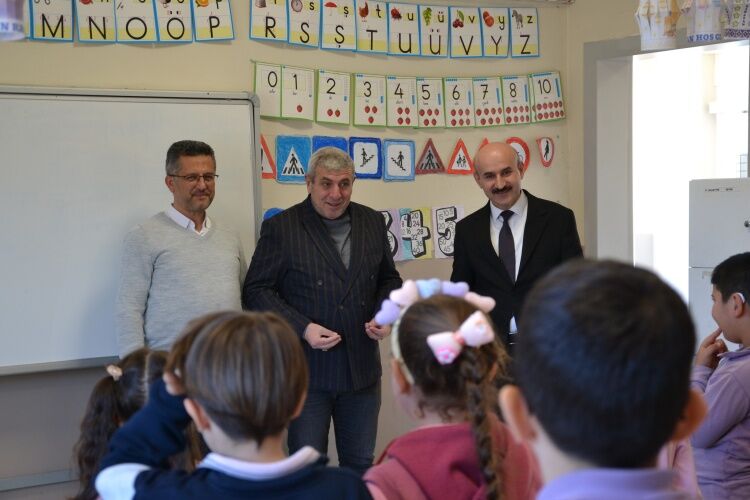 Vezirhan’da Öğrencilere Bilecik’i Tanıtan Boyama Kitapları Dağıtıldı 11634