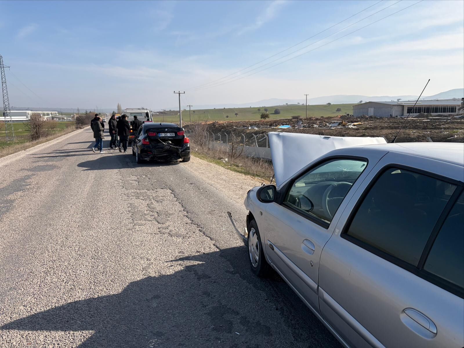 Yoldaki Kalas Kazaya Neden Oldu 2 Yaralı 11863