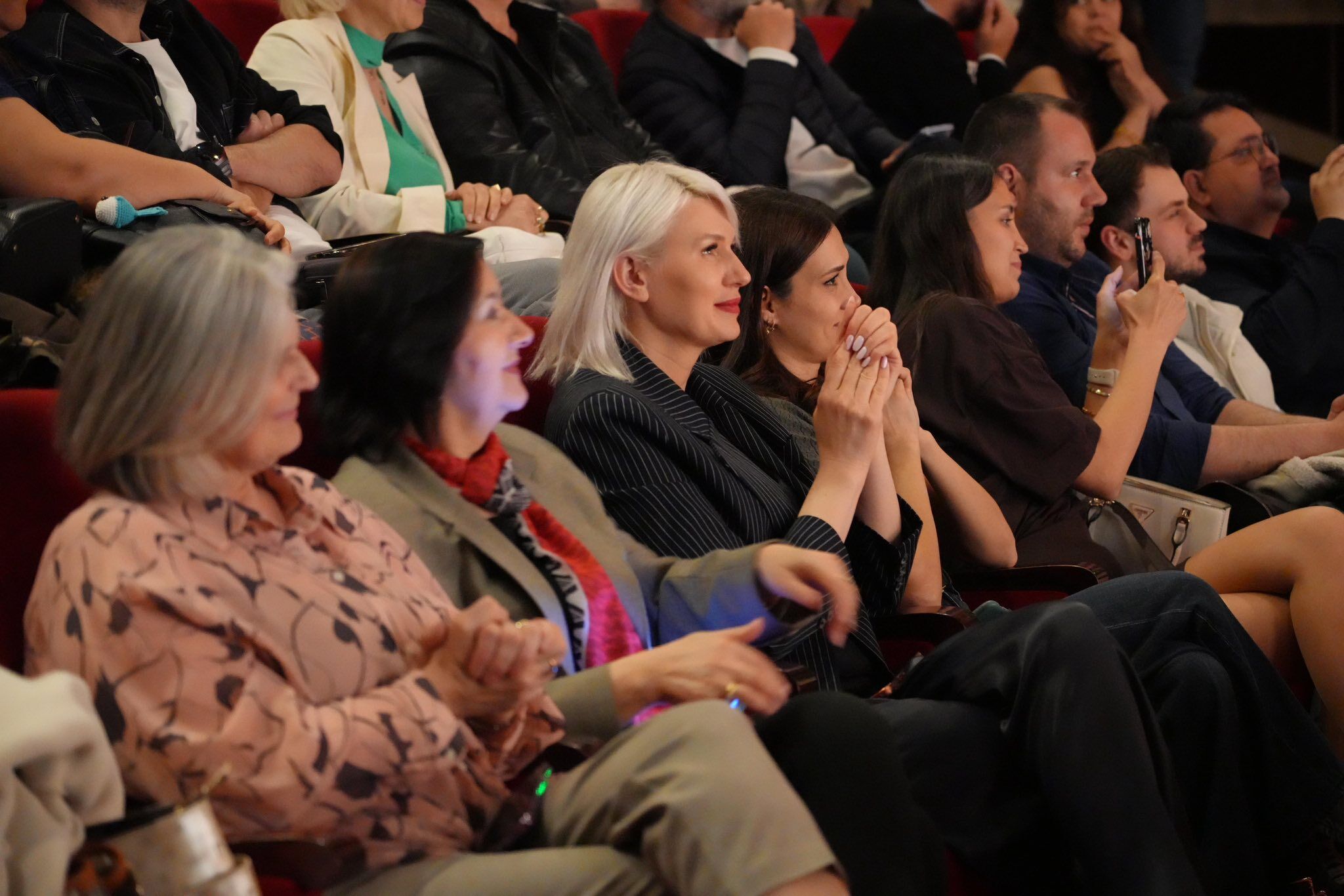 669825964 1864897798254556 7990070563384710084 N