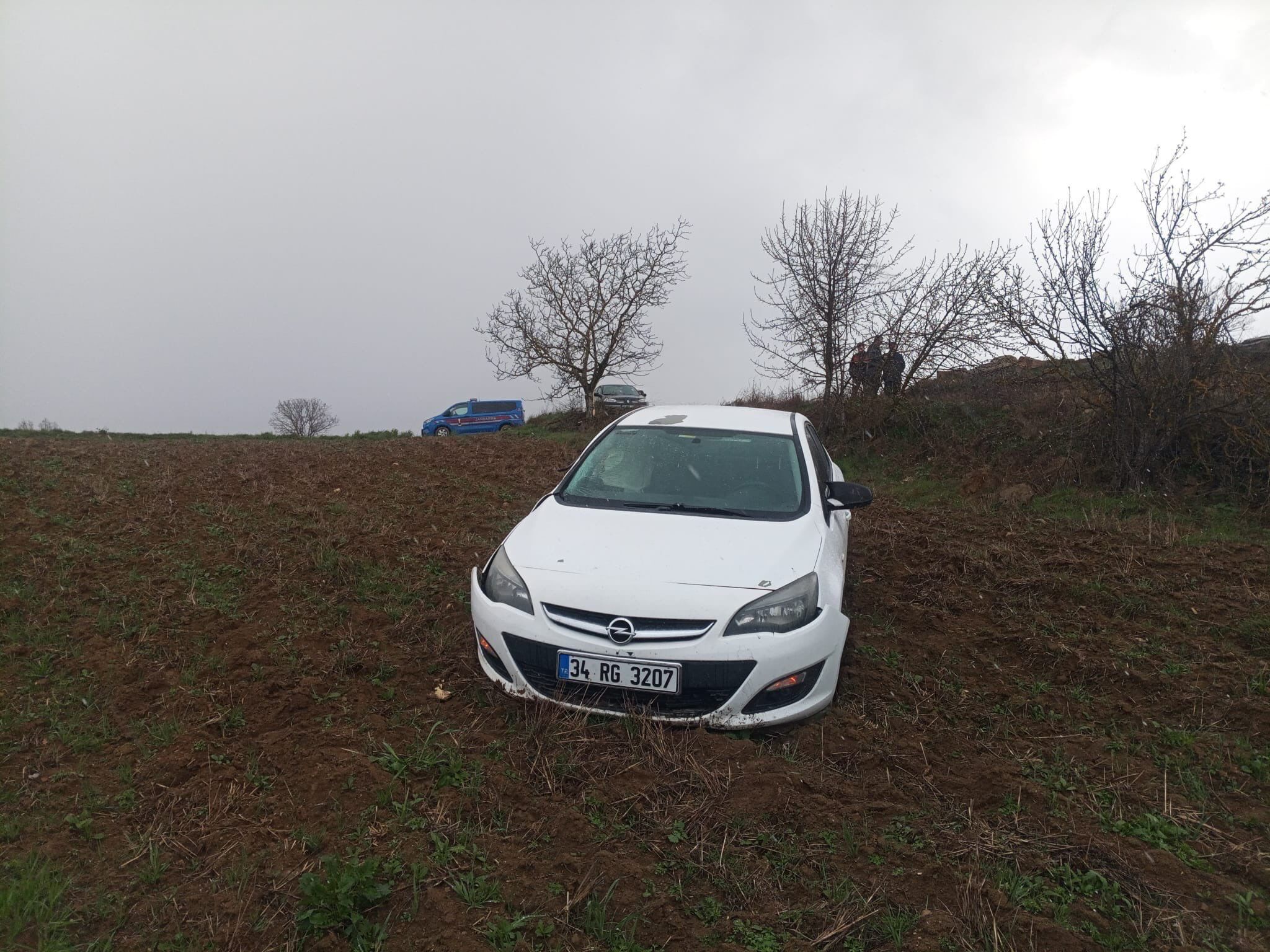 Ağaca Çarptı, Tarlaya Savruldu 12956