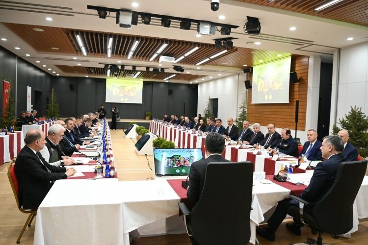 Ankara’da Kri̇ti̇k Zi̇rve 13544