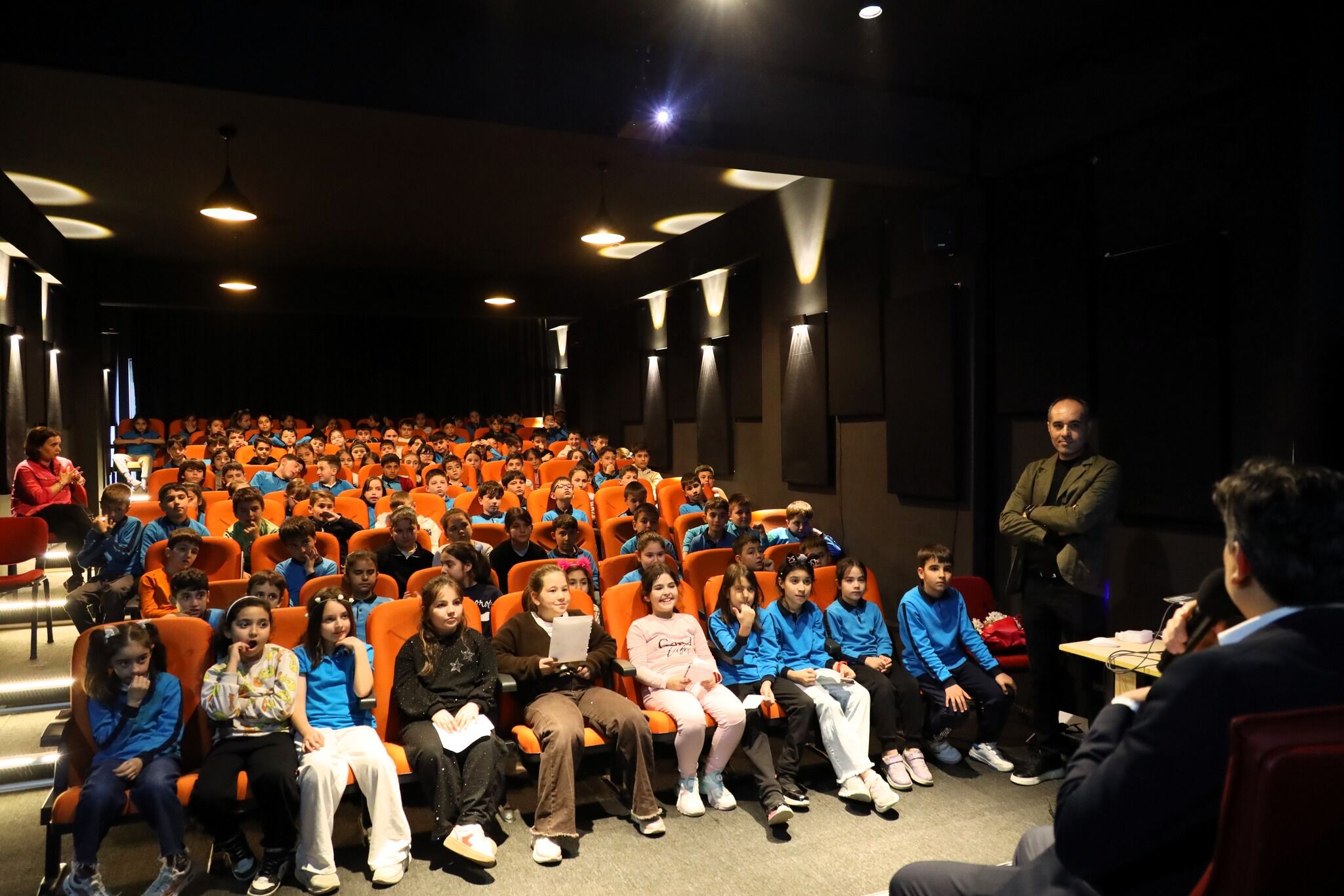 Başkan Sınıfa Girdi, Soru Yağmuru Başladı 12526