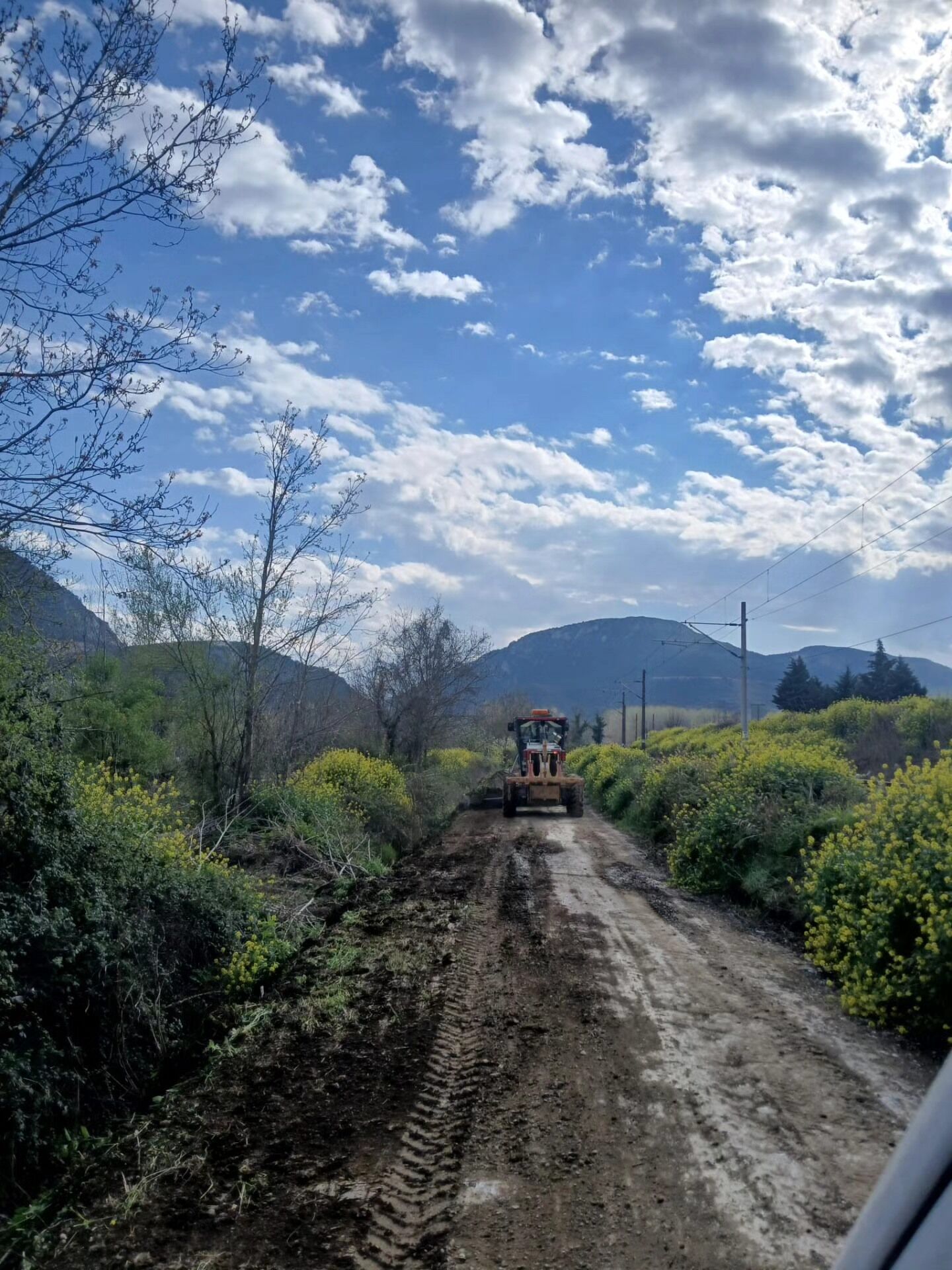 Bayırköy’de Arazi Yollarında Greyderli Bakım Çalışması 12842