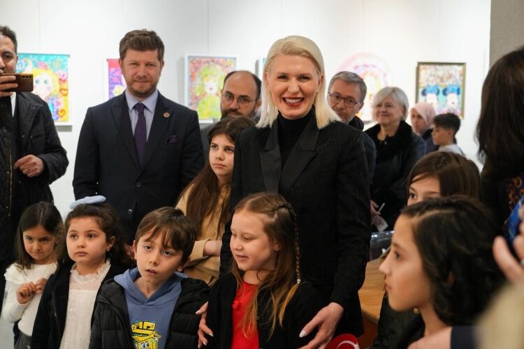 Bayram Coşkusu Resim Sergisiyle Yaşandı 13439