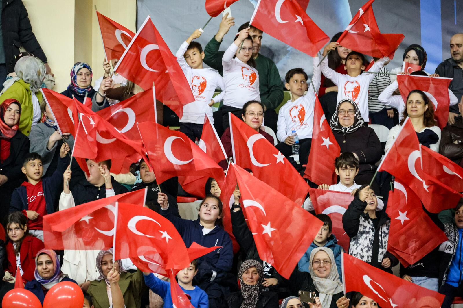 Bayram Coşkusu Salona Sığmadı 13417