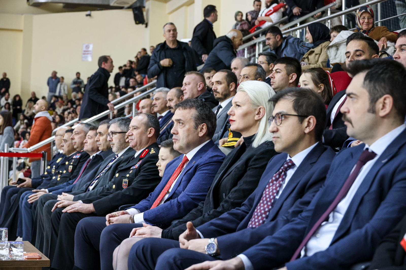 Bayram Coşkusu Salona Sığmadı 13423