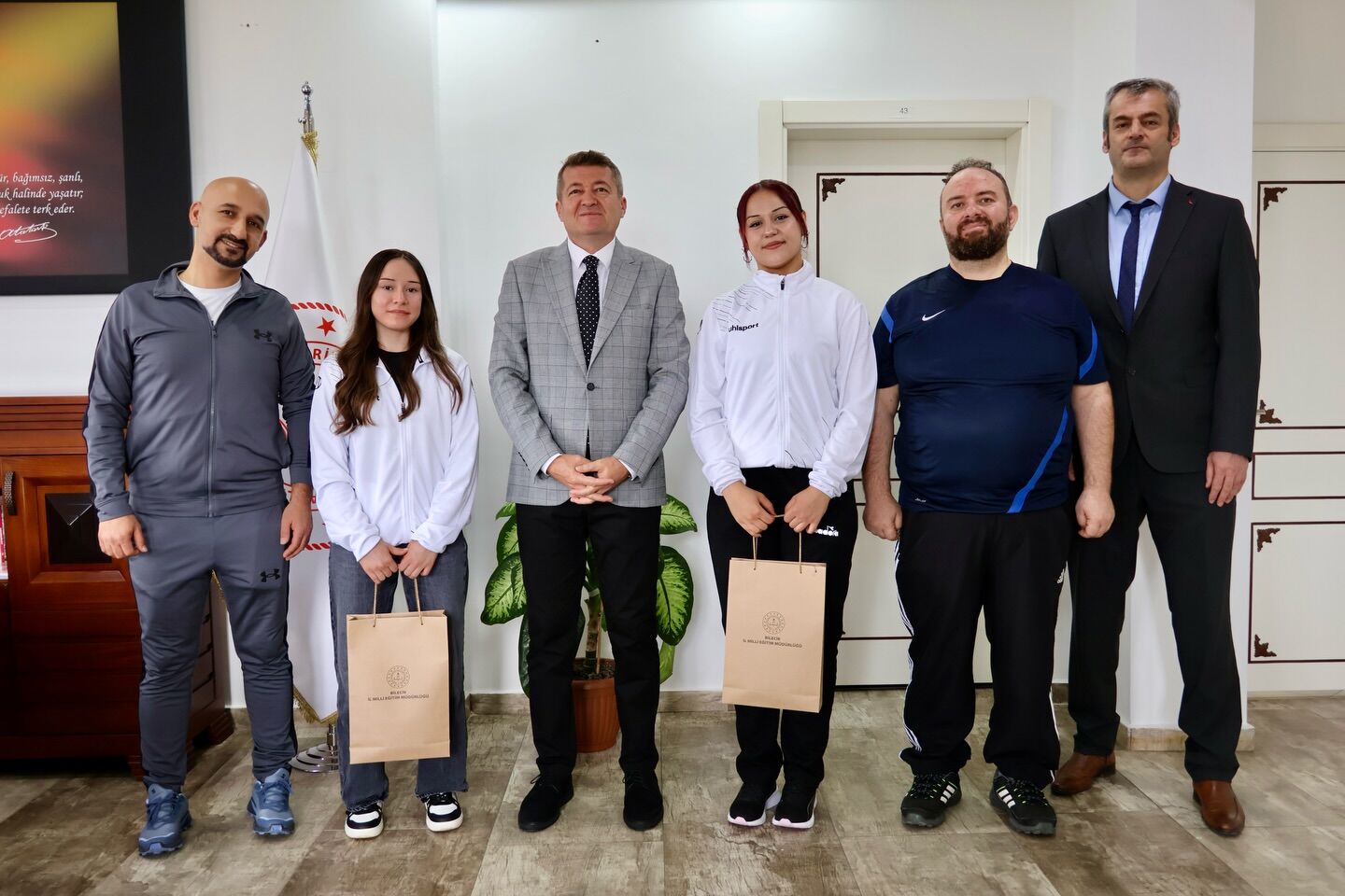 Bi̇leci̇k’i̇ Gururlandiran Başari Halterde Türki̇ye İki̇nci̇li̇ği̇ 12615