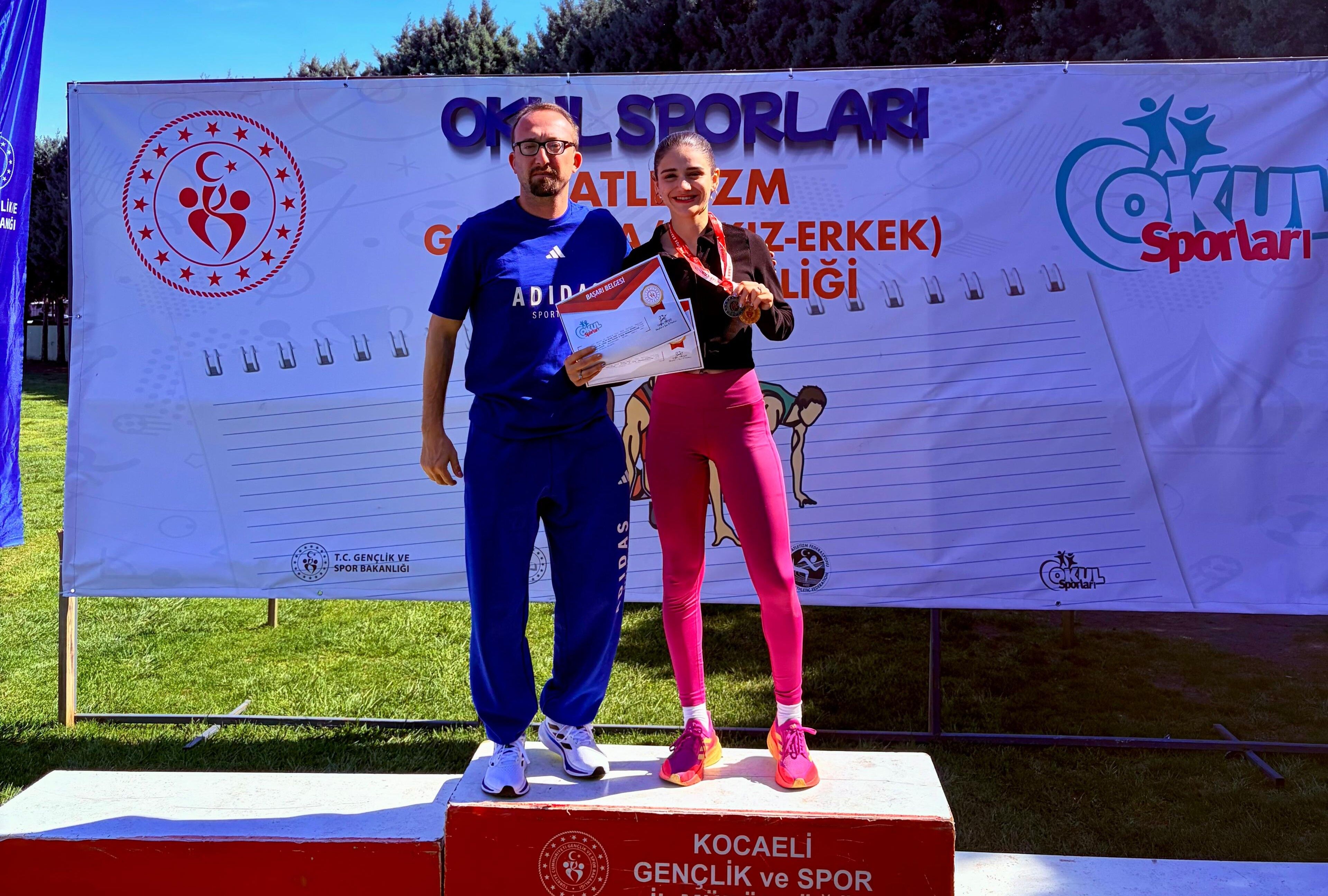 Bi̇leci̇kli̇ Atlet Ebrar Dalgiç’tan Çi̇fte Derece 13546