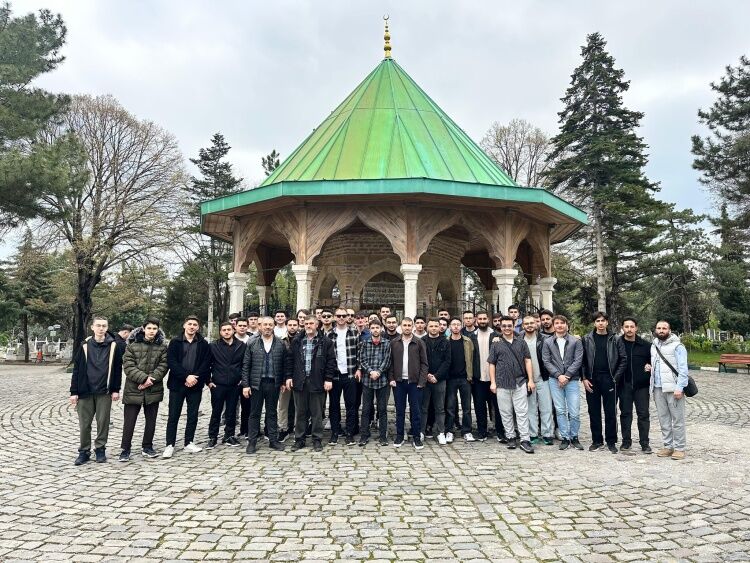 Bilecikli Gençler Konya’da Manevi Yolculuğa Çıktı 13629