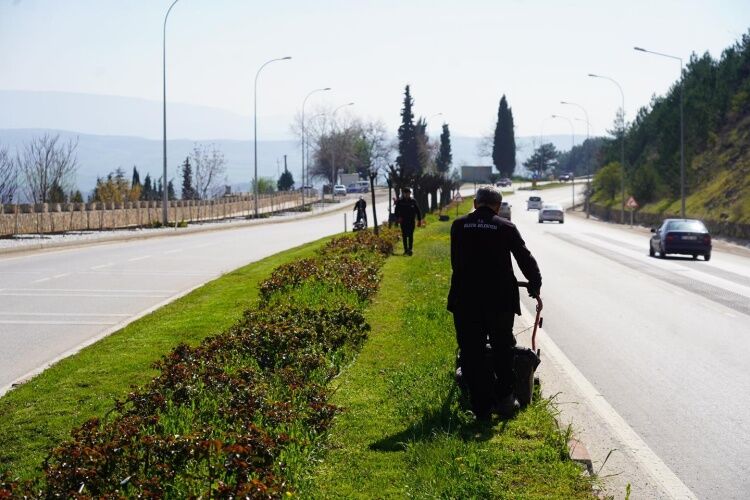 Bilecik’te Bahar Mesaisi Parklar Ve Refüjler Yenileniyor 12730