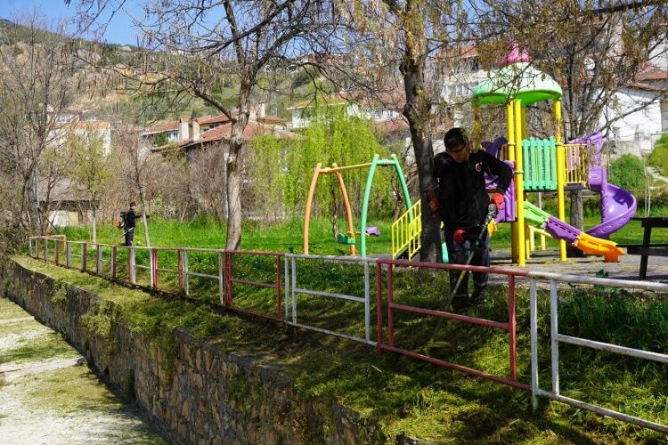 Bilecik’te Bahar Mesaisi Parklar Ve Refüjler Yenileniyor 12731