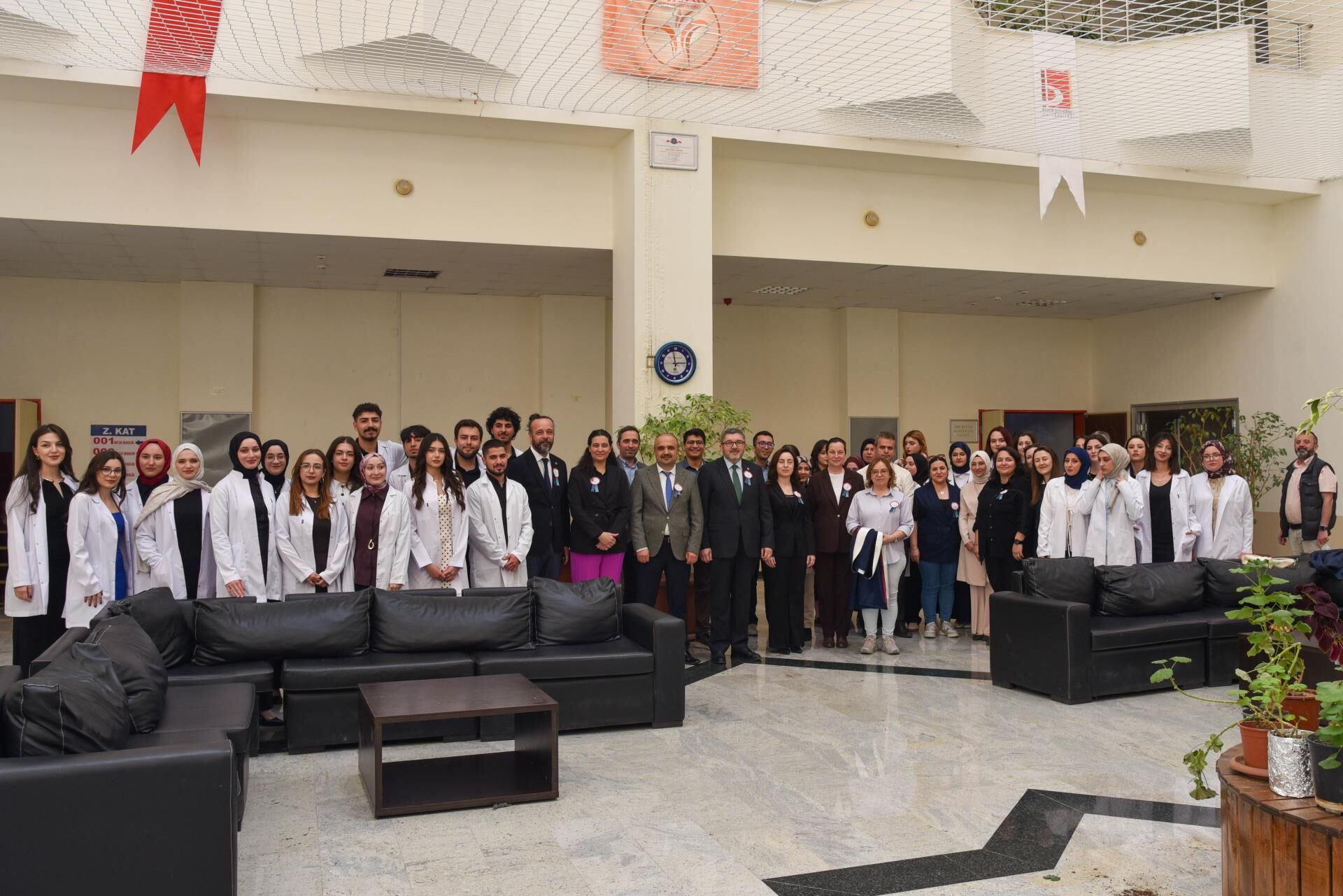 Bi̇leci̇k’te Geleceği̇n Sağlikçilari Sahnede 13552