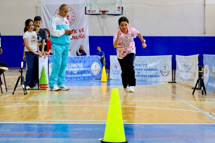 Bi̇leci̇k’te Geleceği̇n Sporculari Keşfedi̇li̇yor 13565