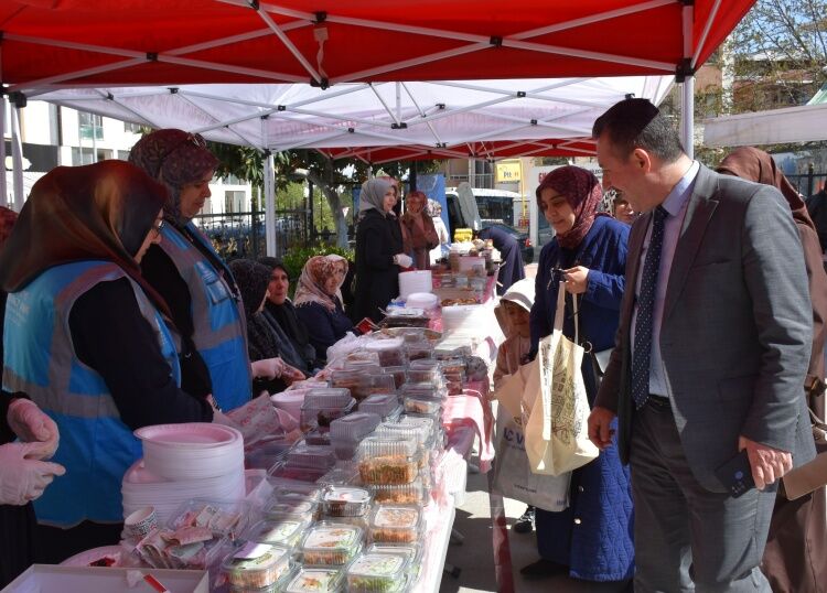“Bilecik’te Gençlere Destek İçin ‘Hayır Çarşısı’ 13435