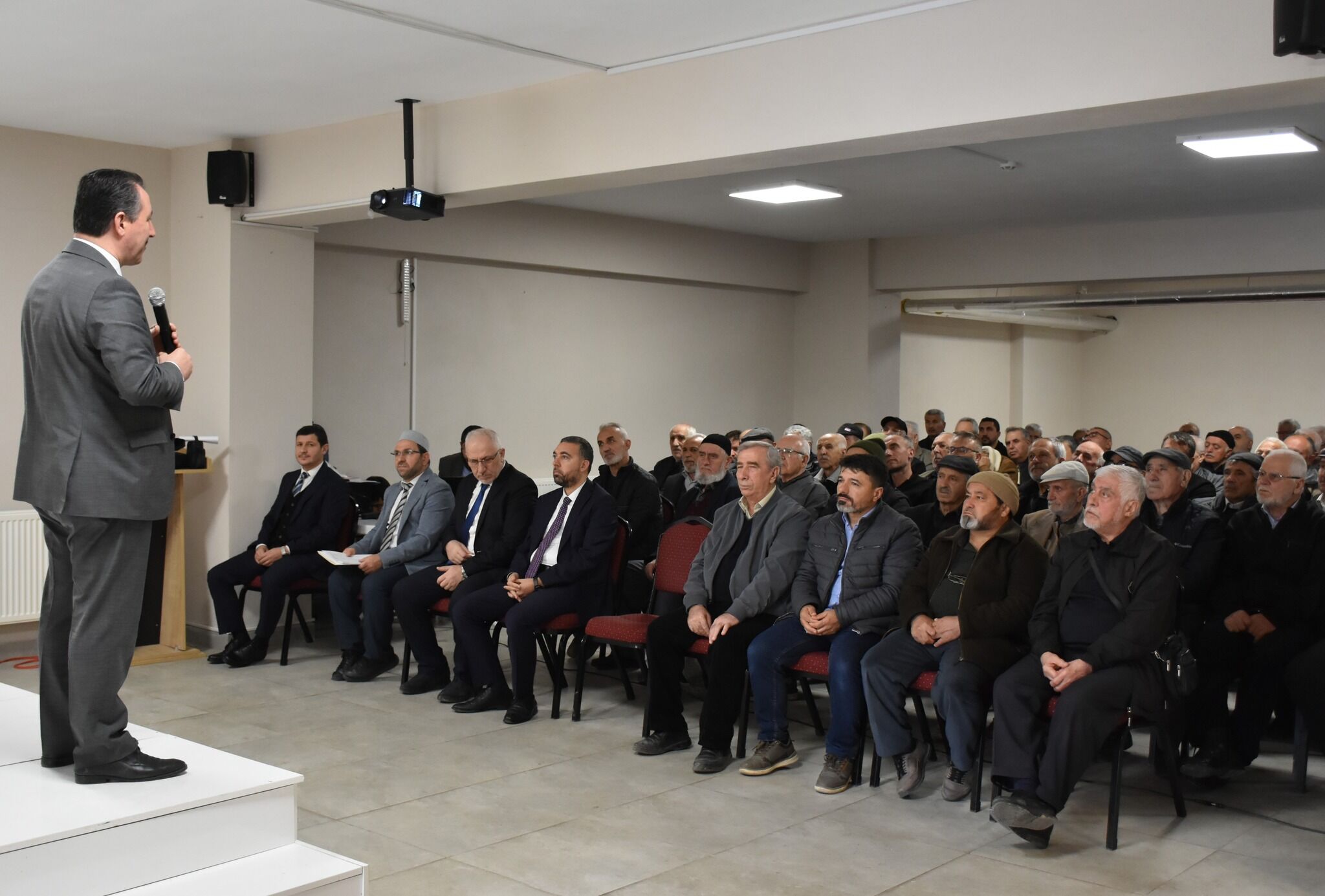 Bilecik’te Hac Hazırlık Semineri Düzenlendi 12532