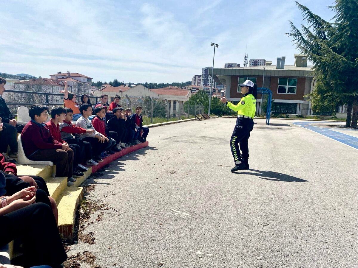 Bilecik’te Öğrencilere Trafik Eğitimi 13021
