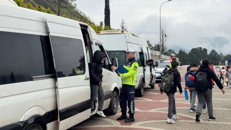 Bilecik’te Okul Servislerine Sıkı Denetim Bir Araca Ceza Kesildi 13532