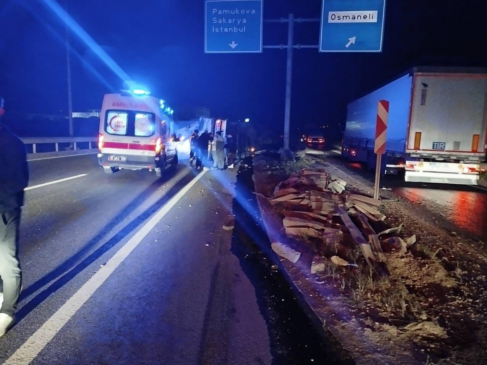 Bilecik’te Tir Devrildi 13144